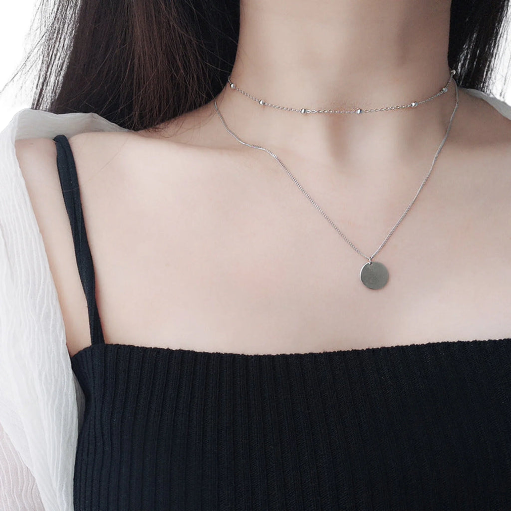 Vergoldete Kugelgliederkette kombiniert im Layering-Look – klar, modern und leicht