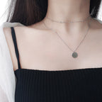 Vergoldete Kugelgliederkette kombiniert im Layering-Look – klar, modern und leicht