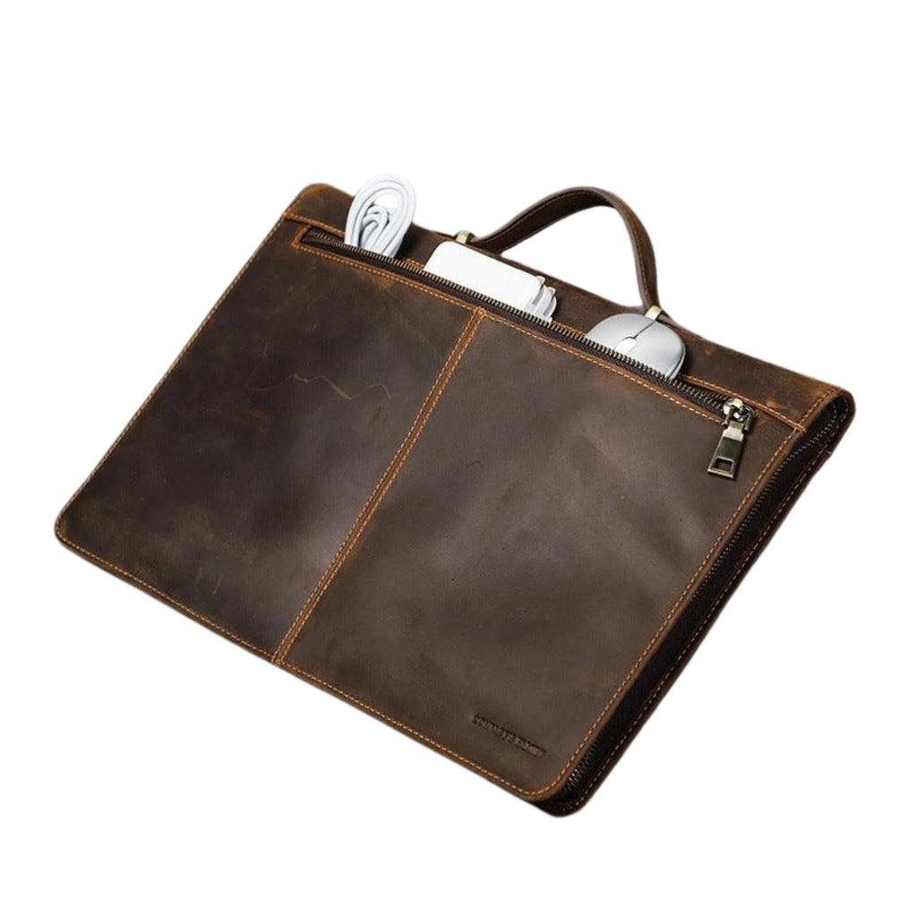 Laptoptasche aus Rindsleder in Cognac Amber – mit Reissverschlussfach für Ladegerät und Maus, klar vernäht.