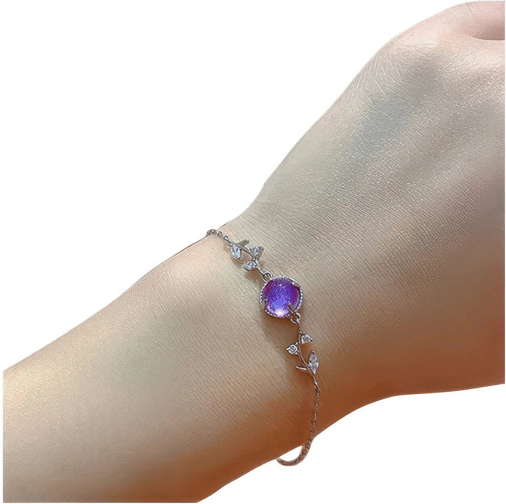 Getragenes Armband mit Lavendelstein – zartes 925 Silberdesign mit ruhiger Farbwirkung am Handgelenk