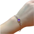 Getragenes Armband mit Lavendelstein – zartes 925 Silberdesign mit ruhiger Farbwirkung am Handgelenk