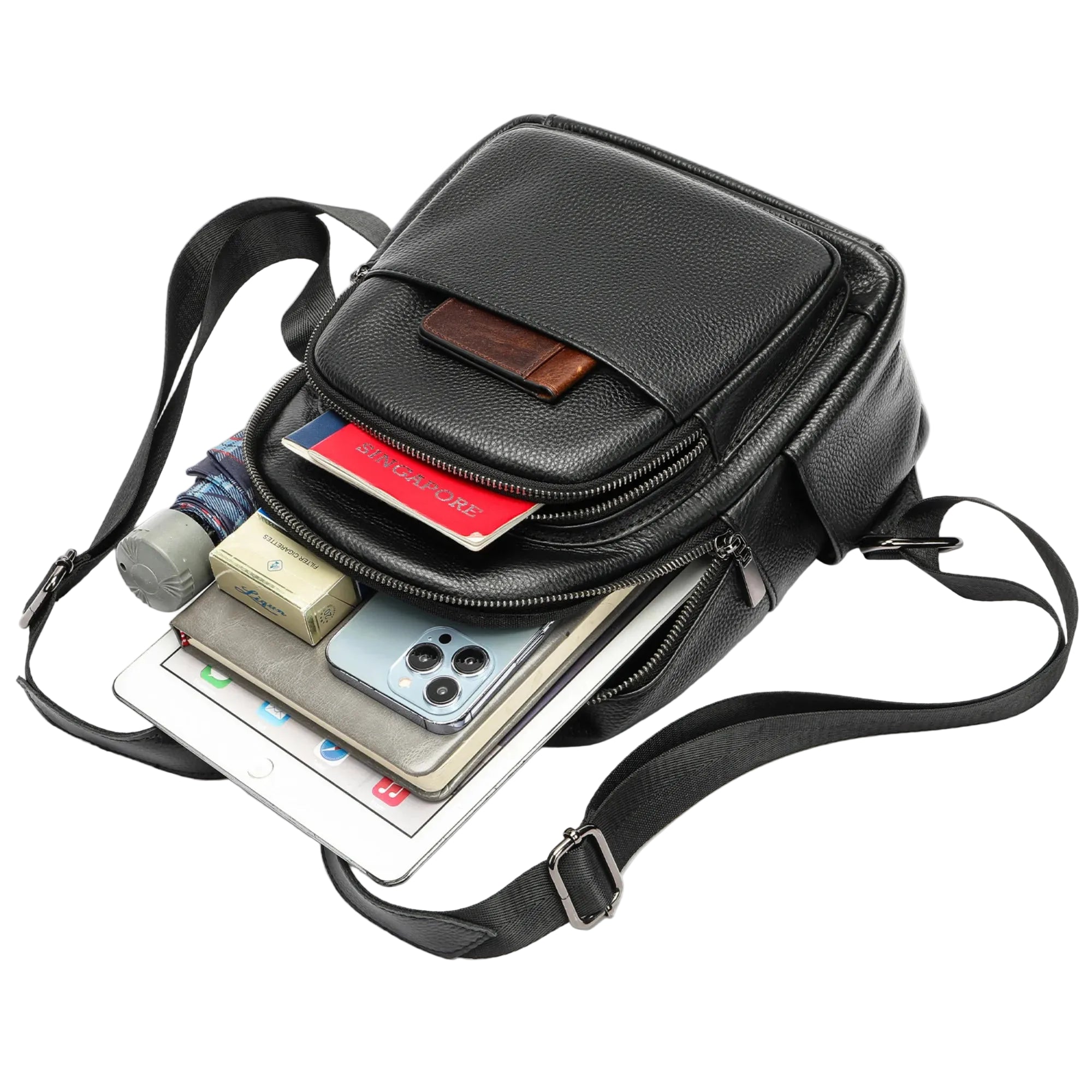 Geöffneter Rucksack zeigt Stauraum für Tablet, Schirm und Dokumente