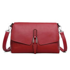 Echtleder Schultertasche in Bordeaux – edler Look mit klarer Form und feiner Struktur für Business und Alltag