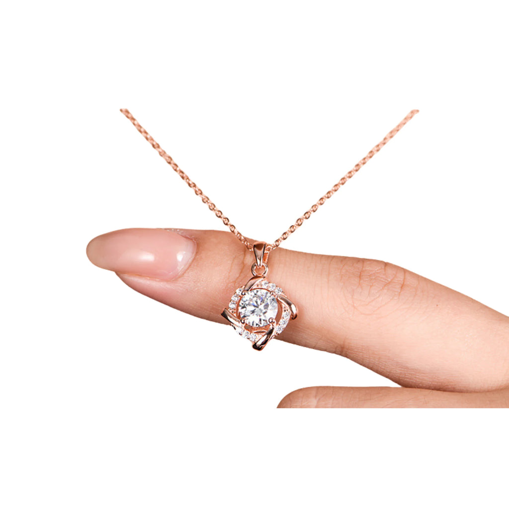 Florale Moissanit-Kette aus 925 Silber – klare Blütenform mit brillantem 1-Karat-Stein