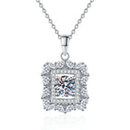 Detailansicht quadratischer Moissanite in 925 Silberfassung