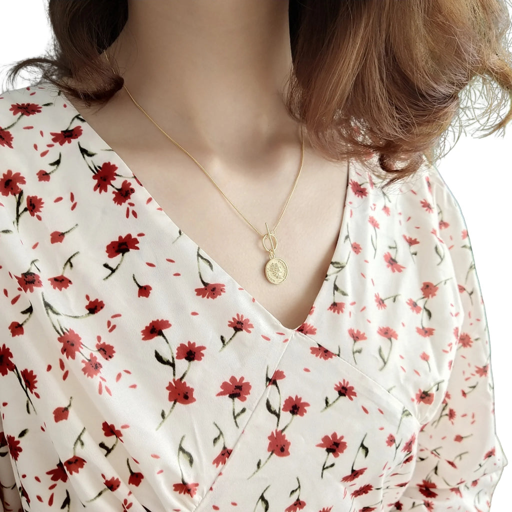 Goldoptik Medaillon mit klassischem Porträt und Schriftzug