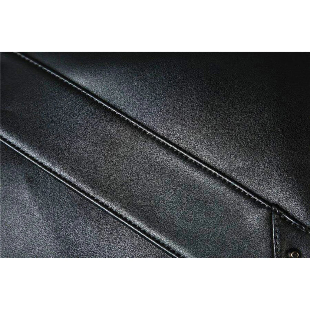 Detailaufnahme der Softstruktur – matte Oberfläche mit Klarnaht