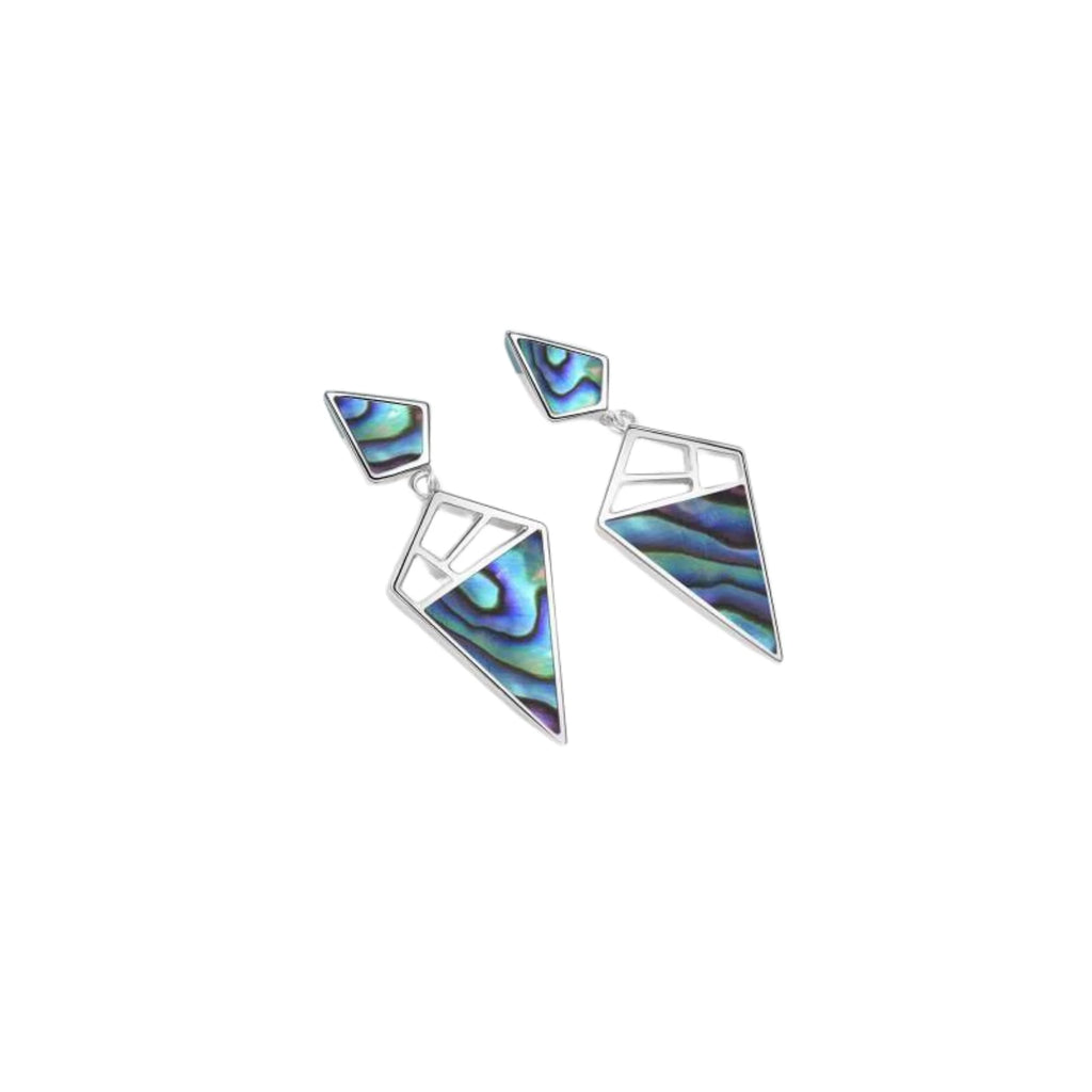 Geometrische Ohrringe mit perlmuttfarbener Opalfläche in flacher Frontansicht