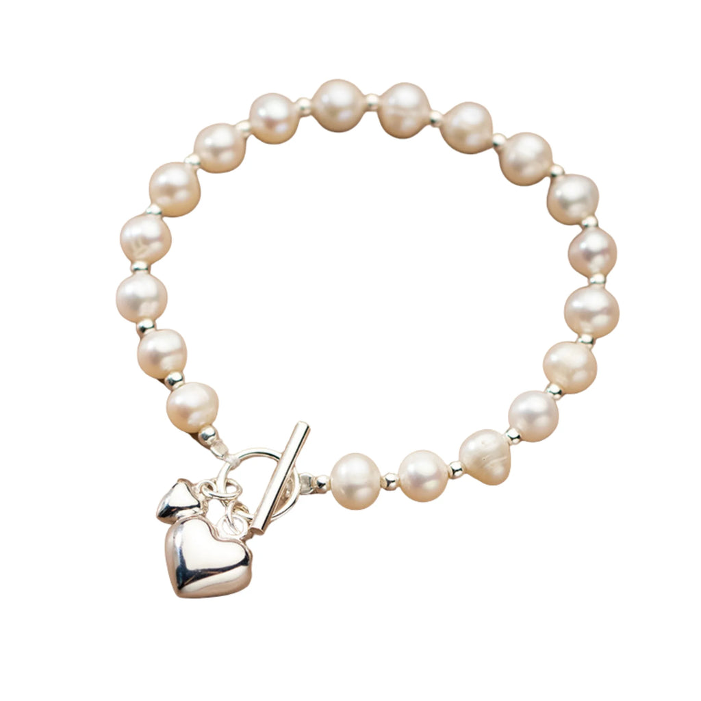 Handgefertigtes Süsswasserperlen-Armband mit 925 Silberverschluss in Herzform – kreisförmig gelegt