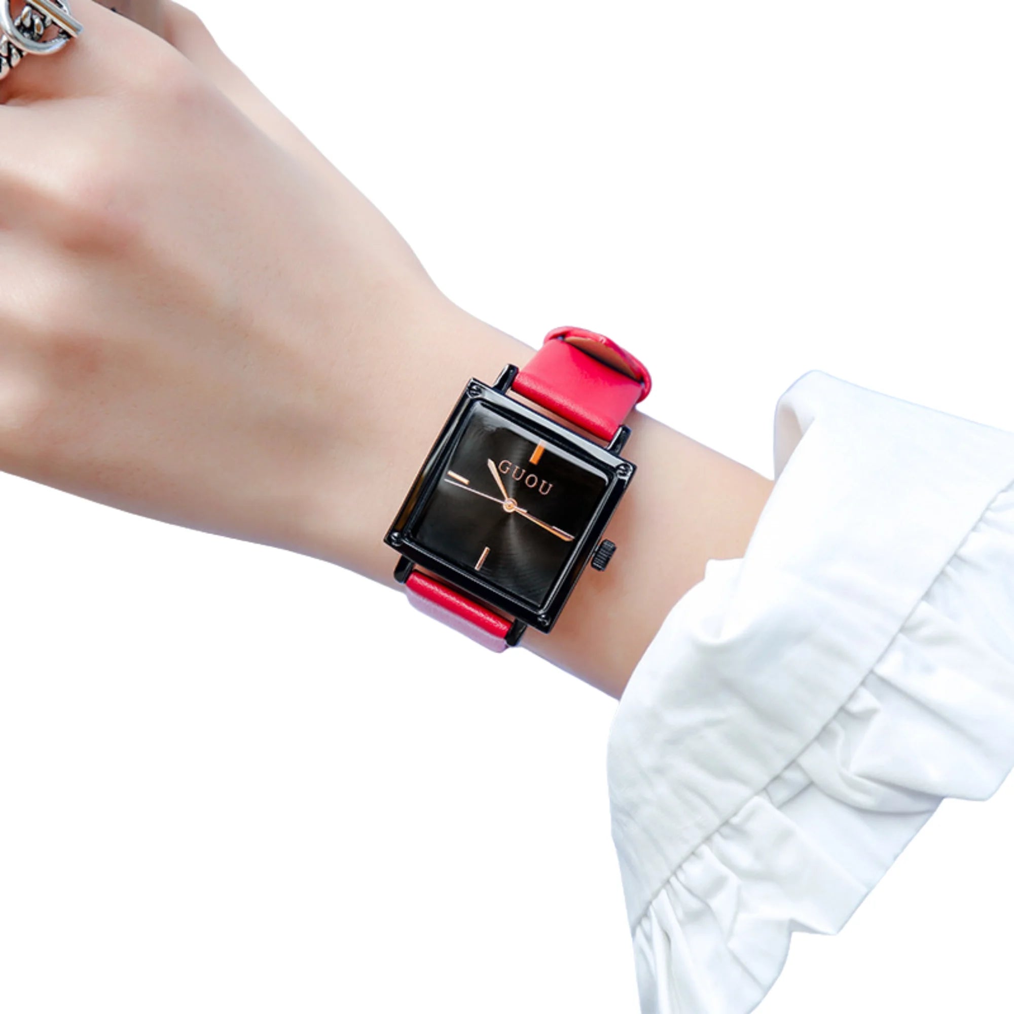 Rot-schwarze Uhr mit kantigem Gehäuse und zurückgenommenem Zifferblatt