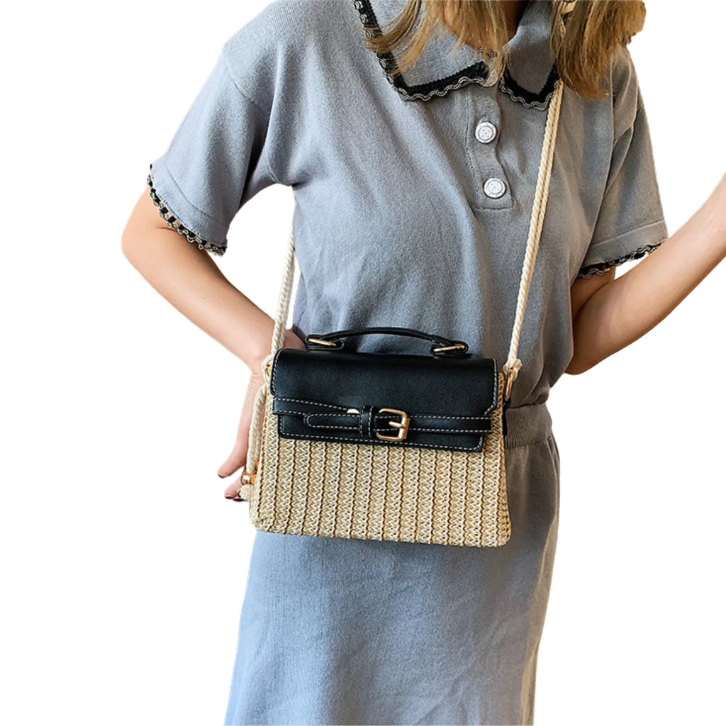 Crossbody-Ansicht der schwarzen Version – Raw Black Lederdeckel mit Rattan-Körper