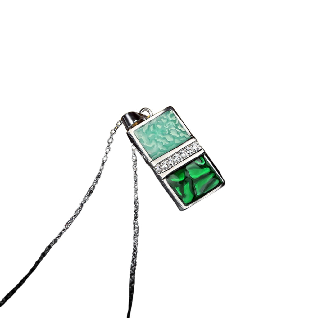 Nahaufnahme vom Zirkonia-Rahmen – Detail und Glanz