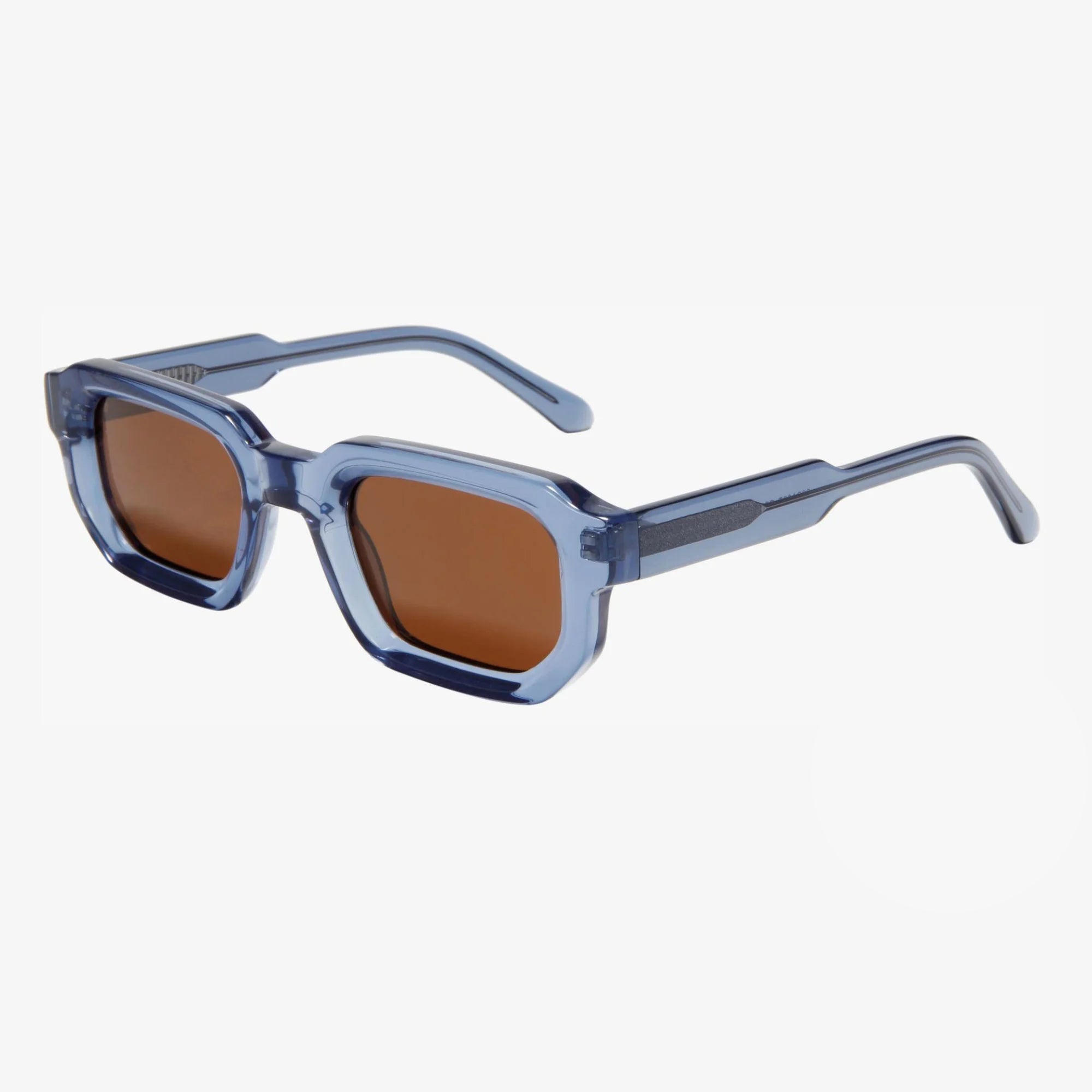 Rechteckige Sonnenbrille in transparentem Blau mit braunen Gläsern.