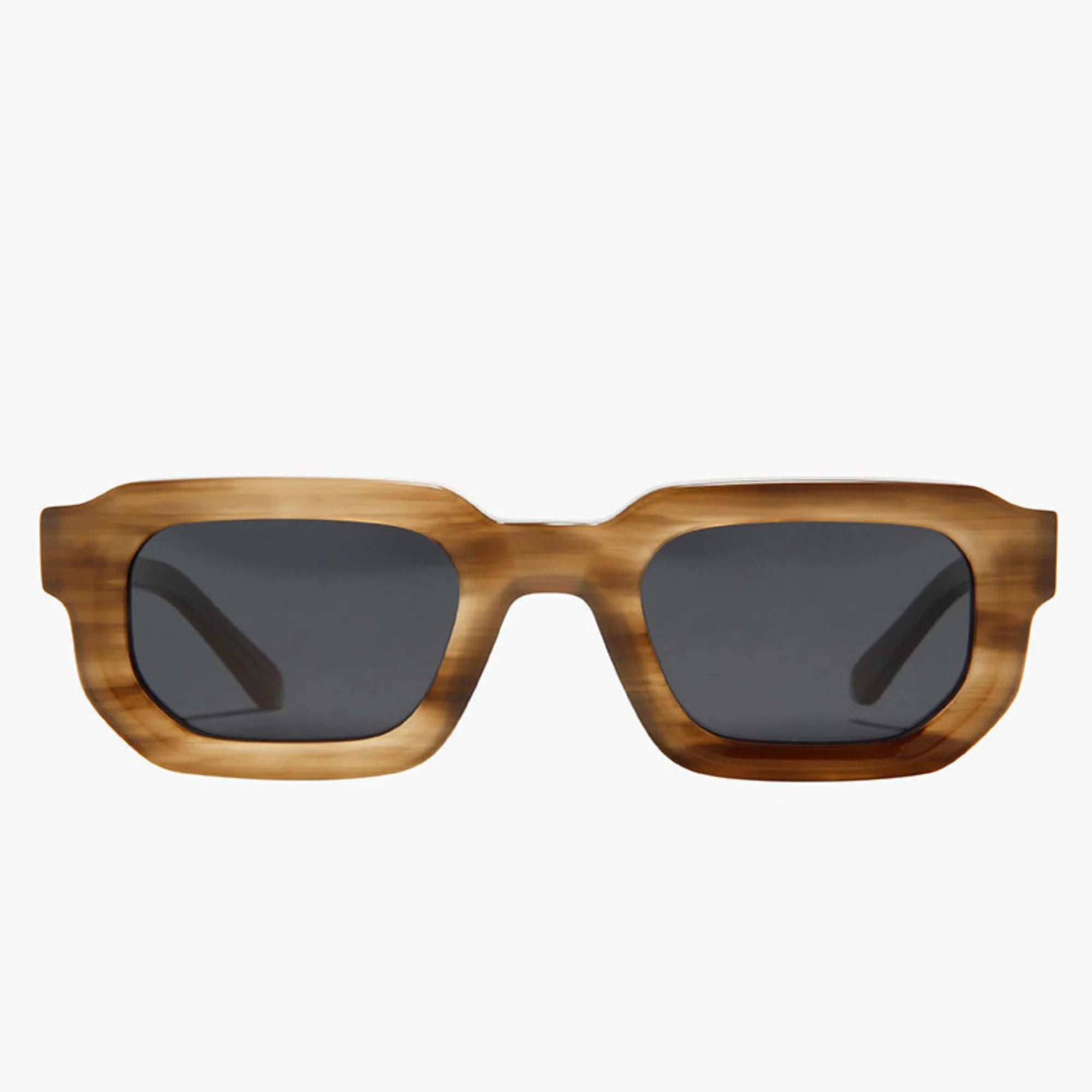Rechteckige Sonnenbrille mit dunklen Gläsern und hornfarbener Fassung.