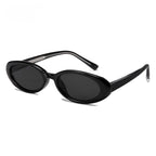 Sonnenbrille mit lila Gläsern und silbernem, minimalistischem Rahmen