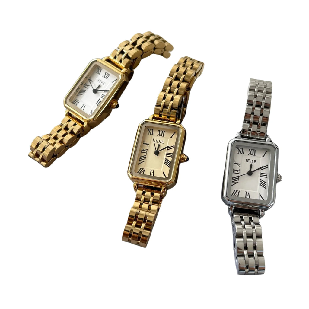 Drei rechteckige Uhren mit Gliederband in Gold und Silber auf weißem Hintergrund.