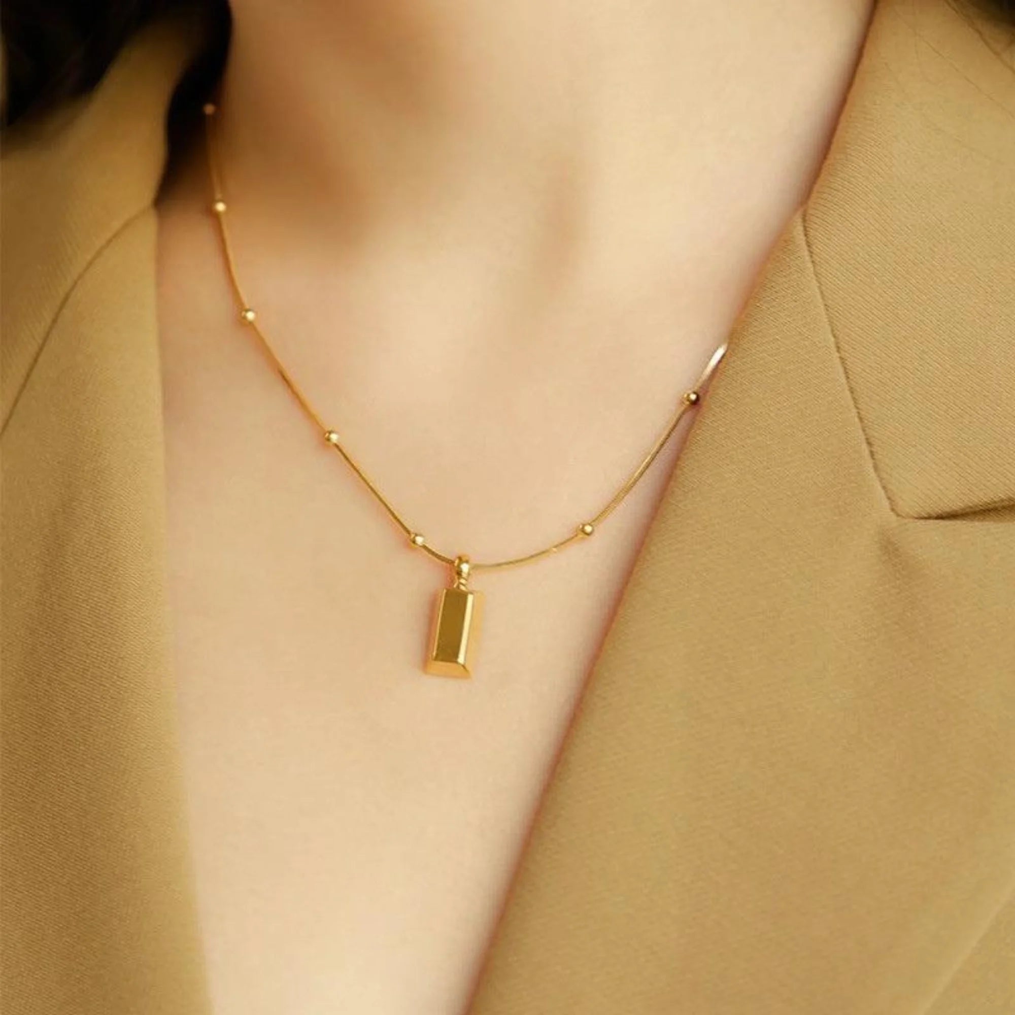 Vergoldete 925 Rechteckkette mit Kugelkette – geometrisch, urban und modern getragen