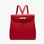 Roter Rucksack aus Rindsleder – kompakt, elegant und ein echtes Farbstatement.