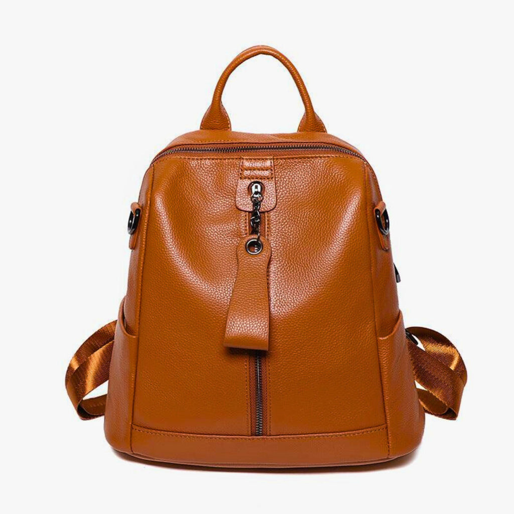 Rucksack in Deep Caramel – edler Braunton, minimalistisches Design, kompakt und alltagstauglich.