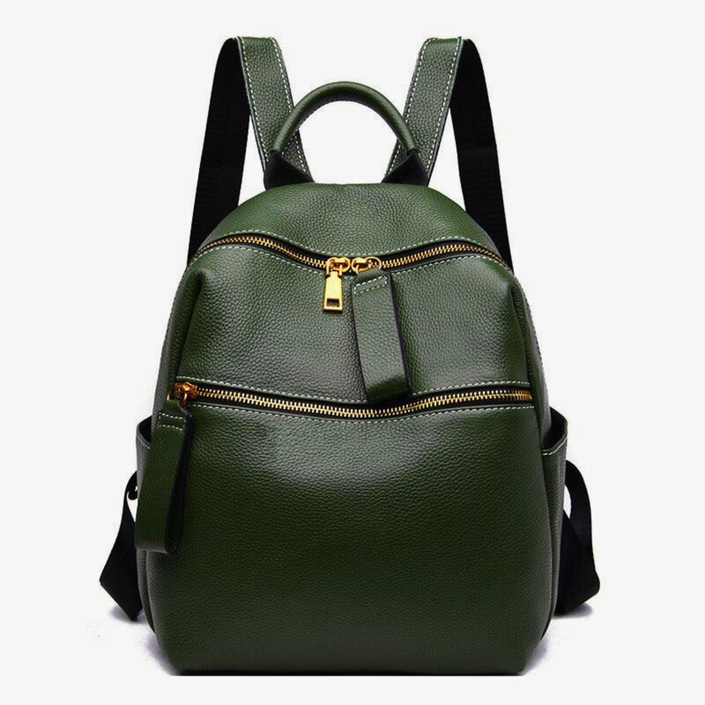 Rucksack in Deep Forest – strukturierte Lederoptik, minimalistisches Design, kompakt und alltagstauglich.