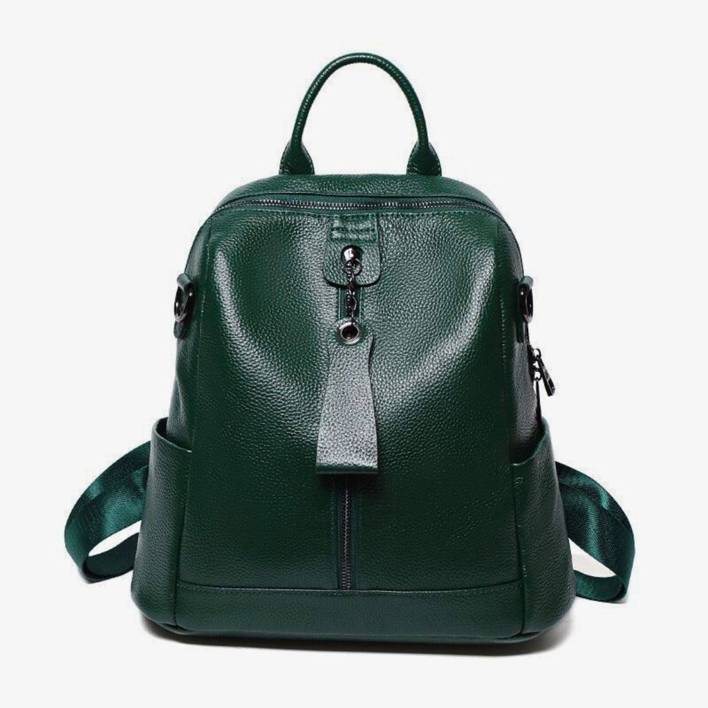 Rucksack in Moss Green – sattes Grün mit schwarzer Hardware, logofrei und strukturiert.