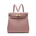 Zart rosafarbener Leder-Rucksack – weich gepolstert, cleanes Design, femininer Farbcode.