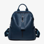 Frontalansicht des Royal Blue Rucksacks – glattes Echtleder, urbaner Look, perfekt für City und Reise.