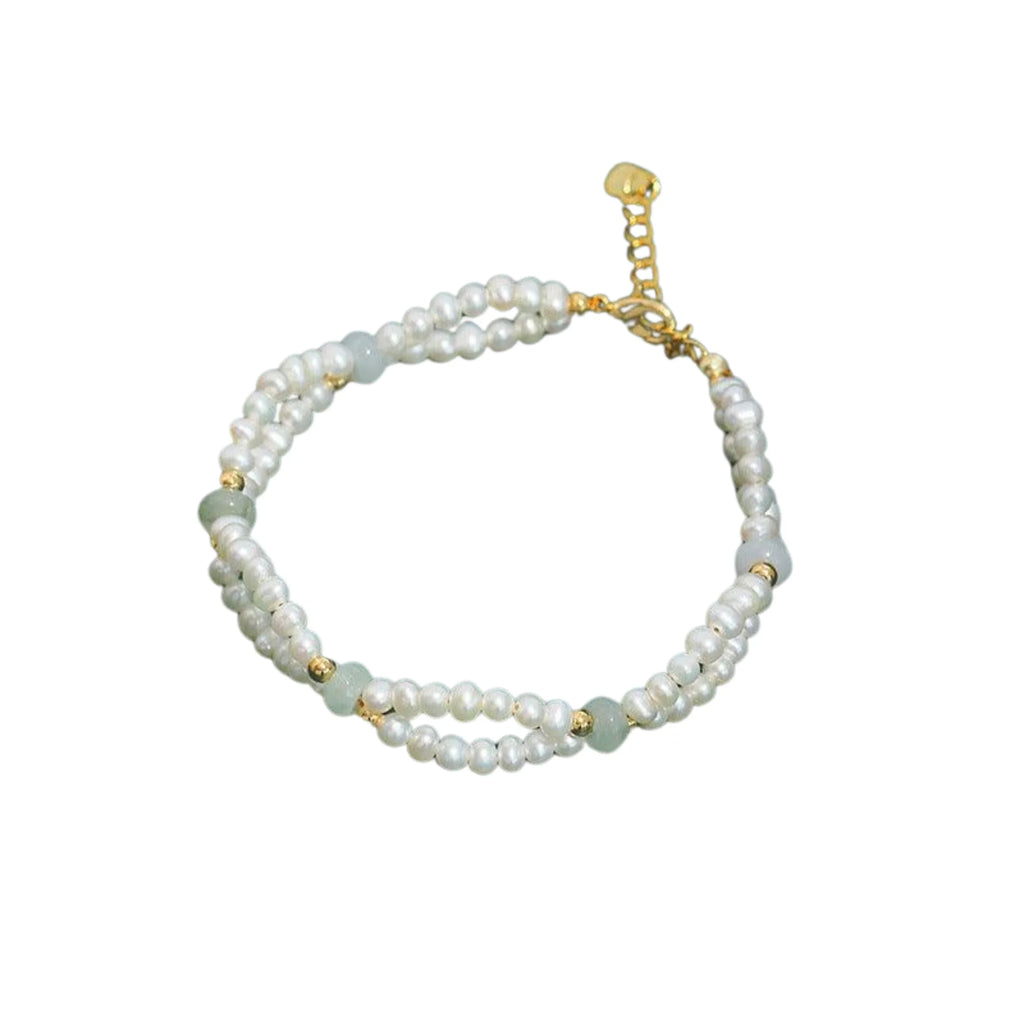 Zartes Armband mit natürlichem Glanz – echte Perlen, Goldakzente, organisch verbunden