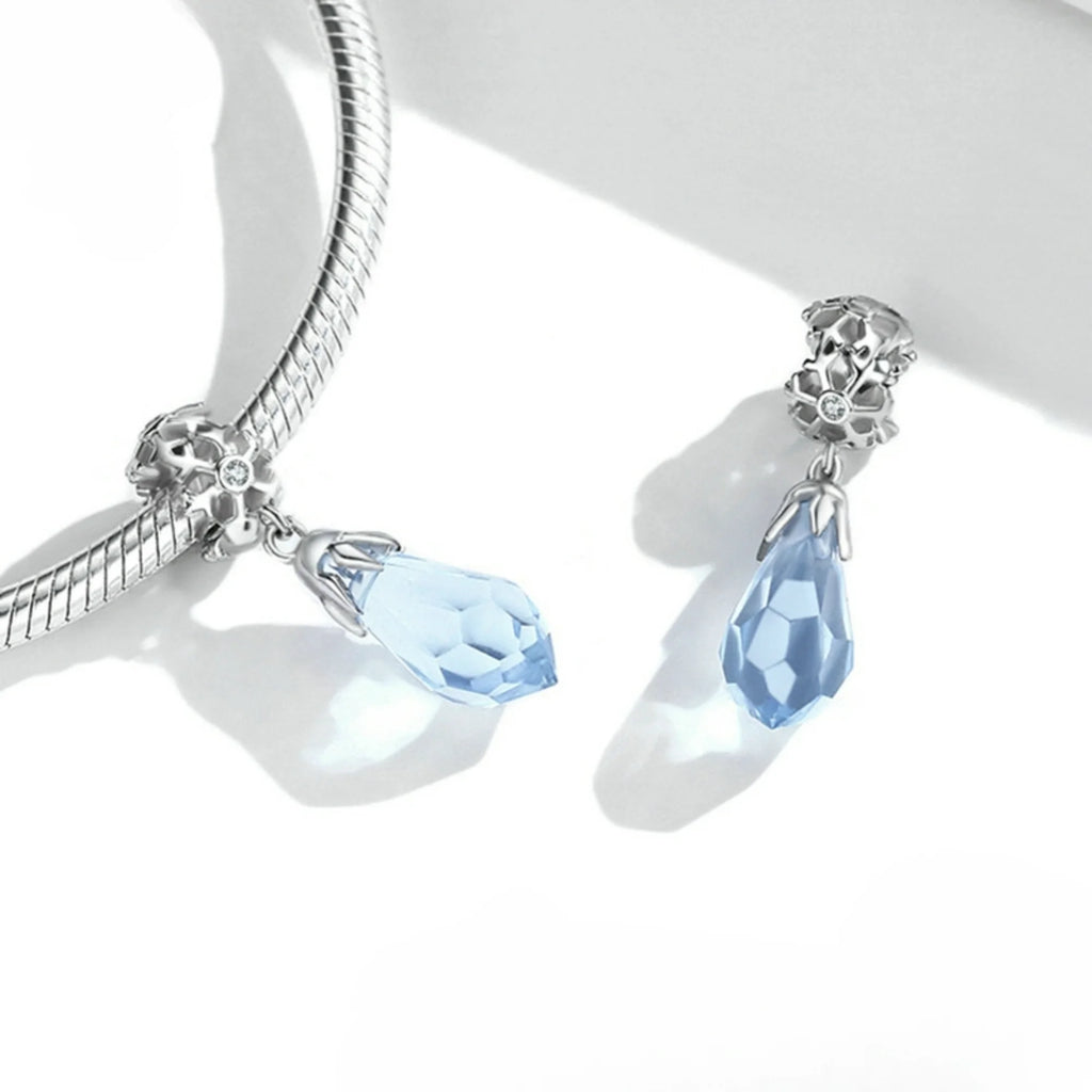 Eiskristallanhänger aus 925 Silber mit filigraner Schneeflocke