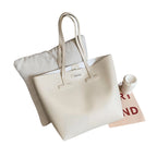 Vegane Schultertasche in Snow White – cleanes Design mit Magnetverschluss, tragbar mit Stil