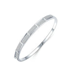 Freigestellter 925 Silber Armreif mit Zirkoniadetails – klassisch, elegant und leicht