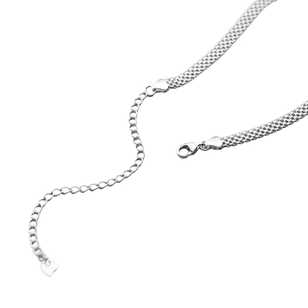 Breite Gliederkette aus 925 Silber – als Flatlay arrangiert, klar und stilvoll für urbane Looks