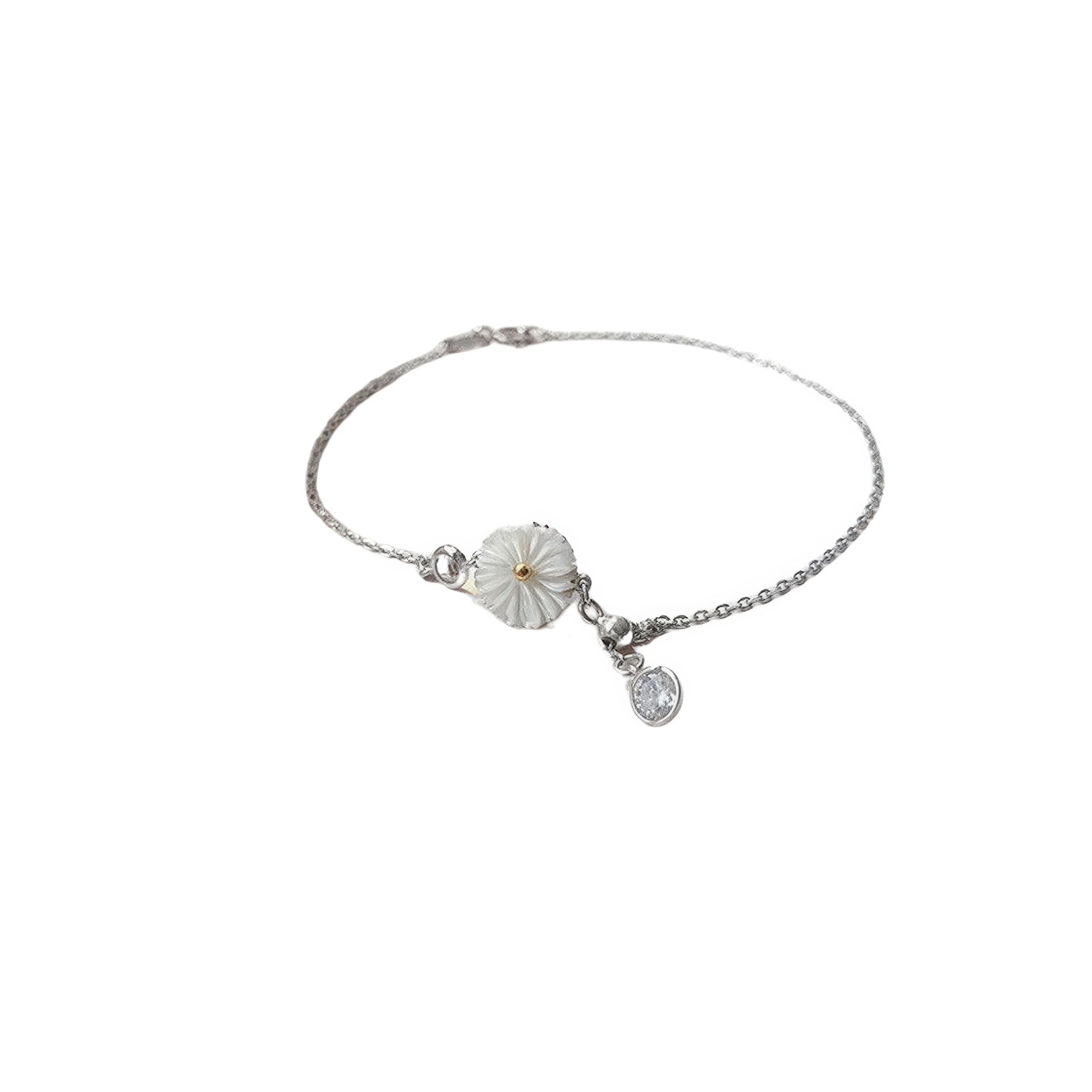 Daisy Fusskettchen Perlmutt – Schmuck ohne Symbolik, klar geführt