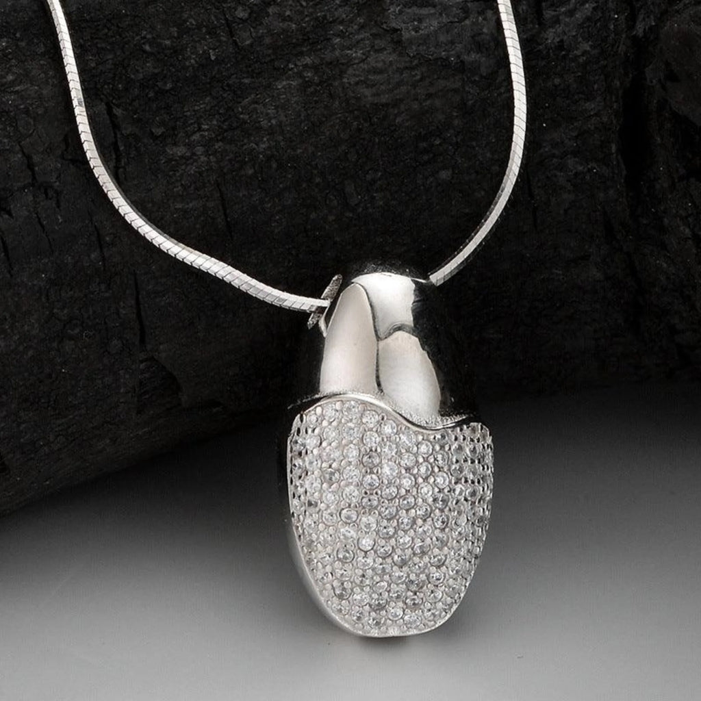 Silberkette mit Tropfenanhänger – glatt poliertes 925 Silber mit Zirkoniabesatz, klar und modern