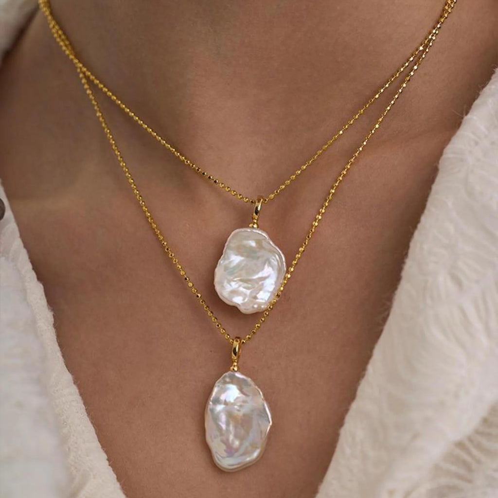 Einzelkette mit vergoldeter 925 Silberkette und frei geformter Naturperle