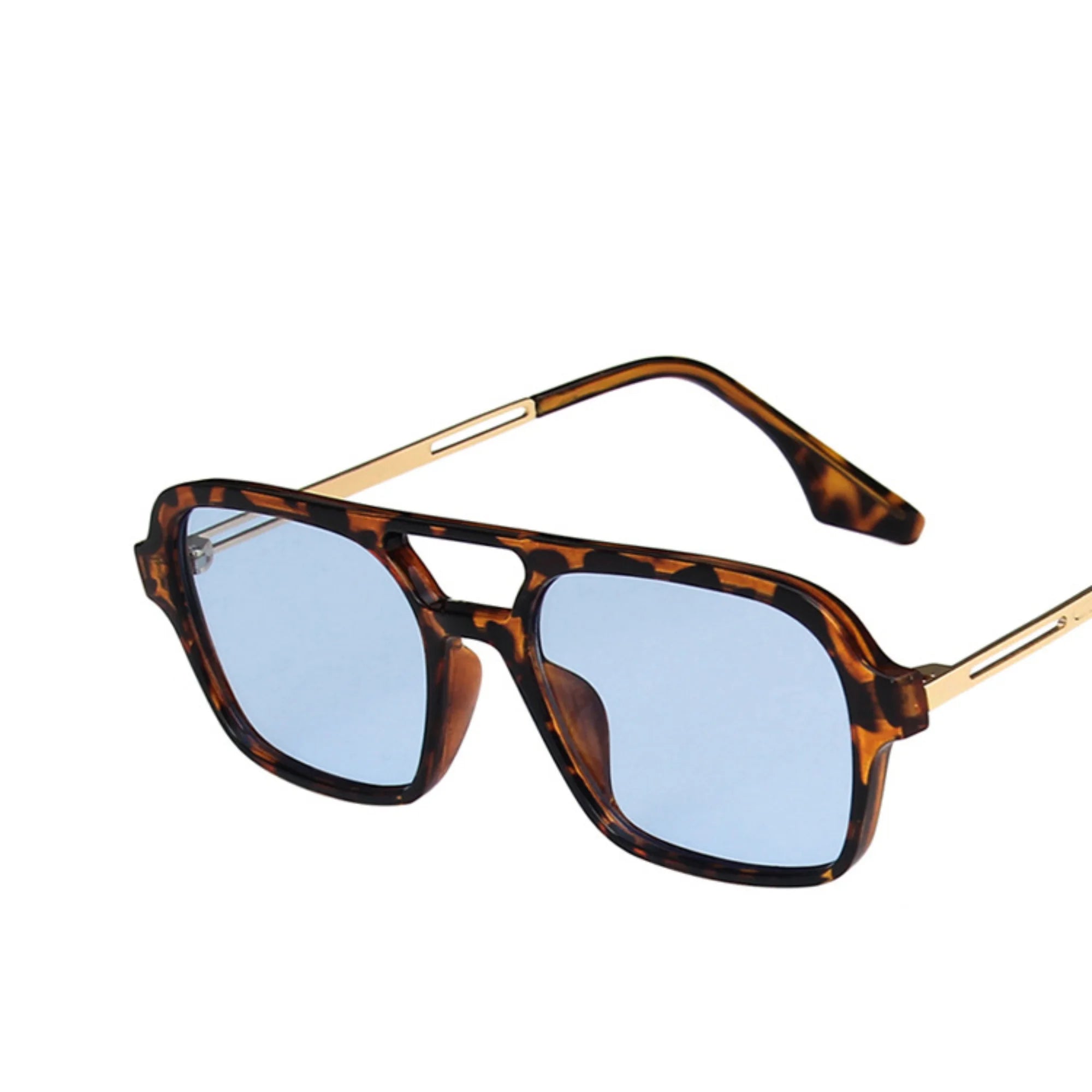 Rechteckige Sonnenbrille mit blauen Gläsern und schildpattfarbenem Rahmen – Doppelsteg in Gold, stilfrei getragen