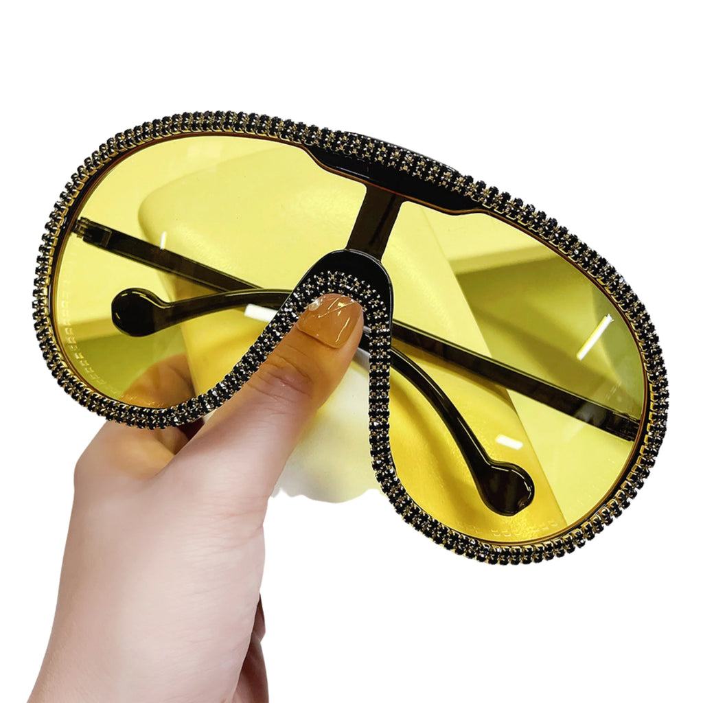 Sonnenbrille mit goldgelbem Glas und goldschwarzem Kristallrahmen – UV400, ohne Marke