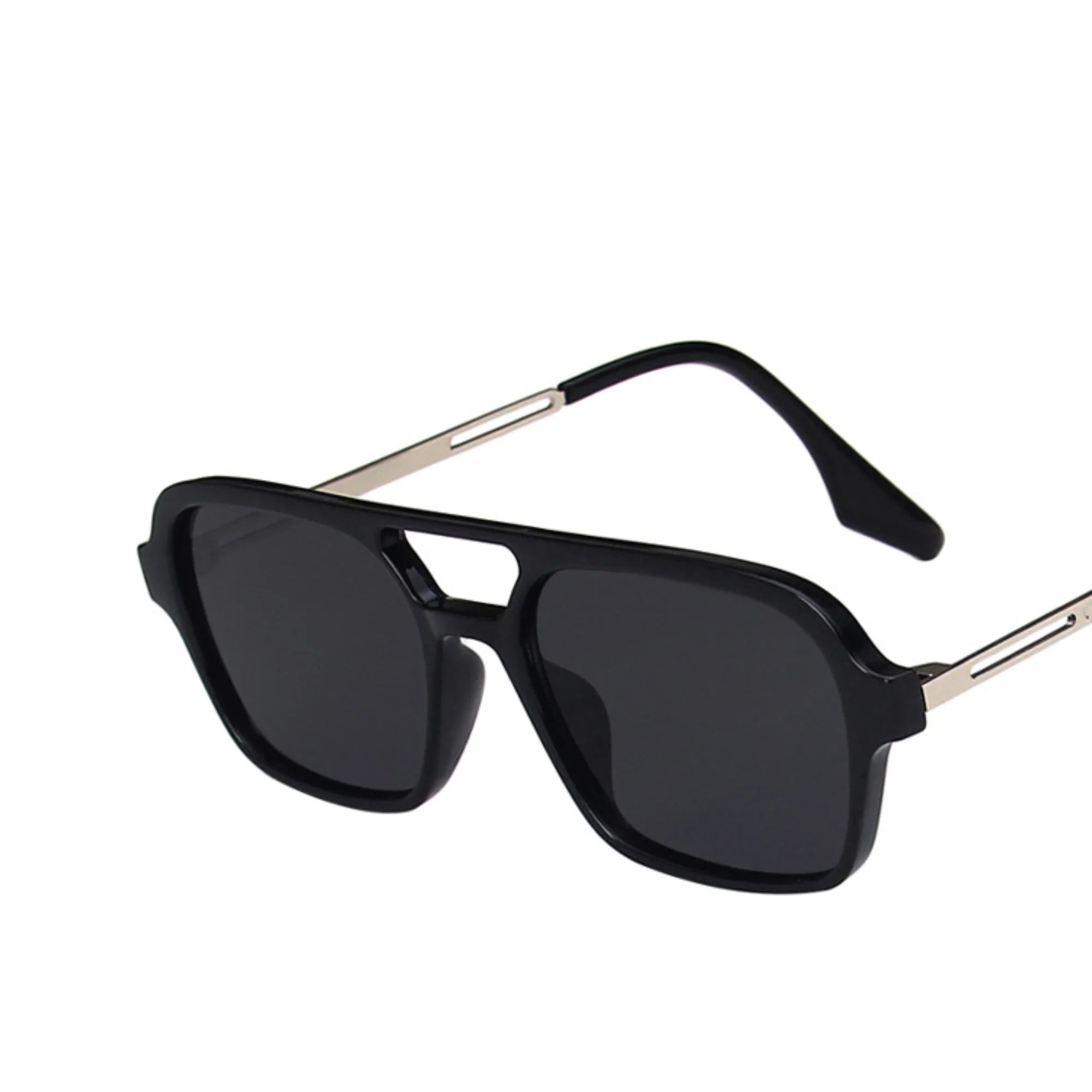 Sonnenbrille mit schwarzem Rahmen und grauen Gläsern – rechteckige Fläche, logofrei, funktionsneutral