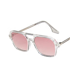 Sonnenbrille mit rosa Gläsern und klarem Kunststoffrahmen – silberner Doppelsteg, ohne Logo oder Gravur