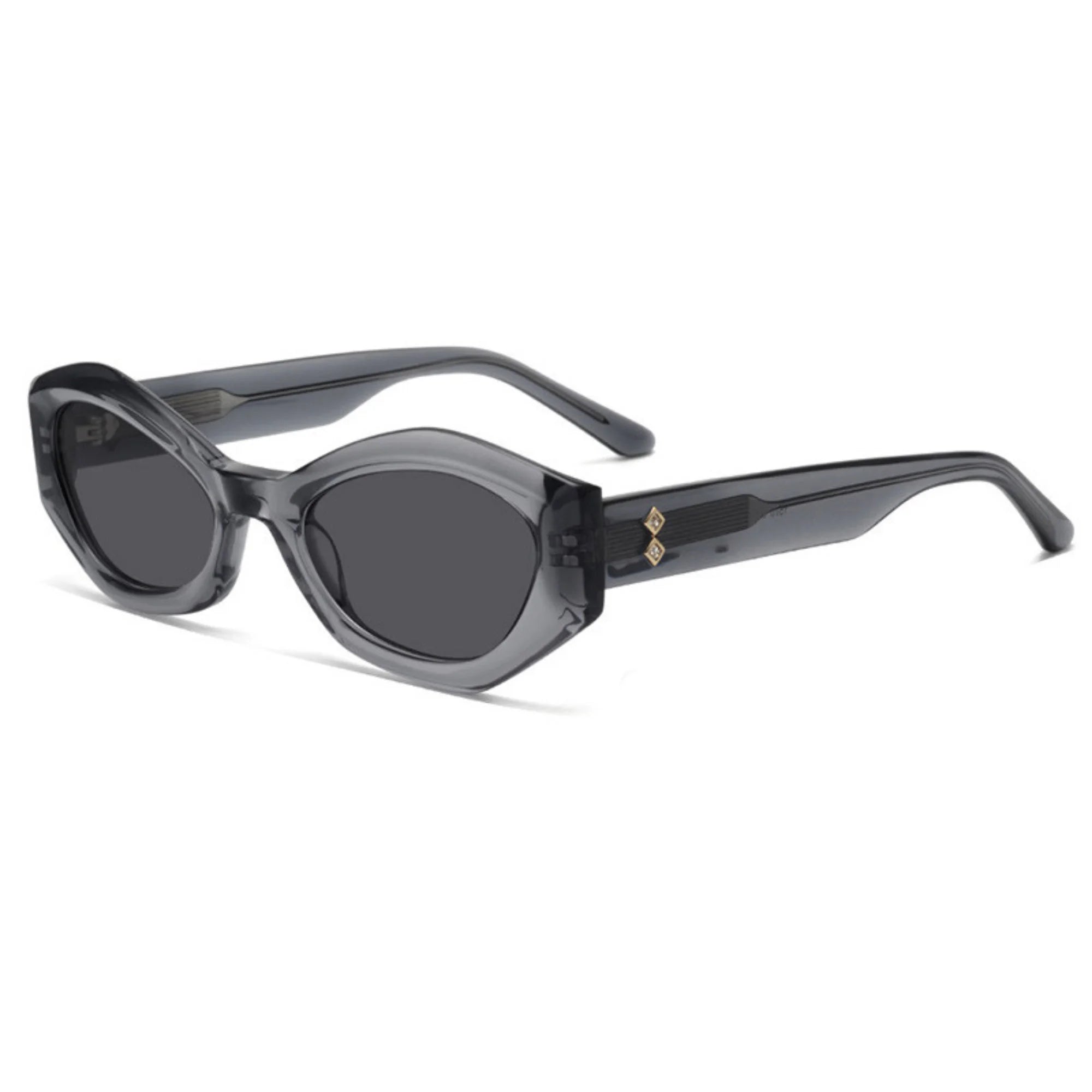 Graue Sonnenbrille in klarrauchiger Optik – kantiger Kunststoffrahmen, neutral, ohne Markenfläche