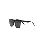 Schwarze Sonnenbrille mit mattem Kunststoffrahmen und klarer Kante.