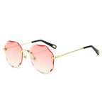 Sonnenbrille mit rot-transparentem Glasverlauf – ruhig, polygonal geschliffen