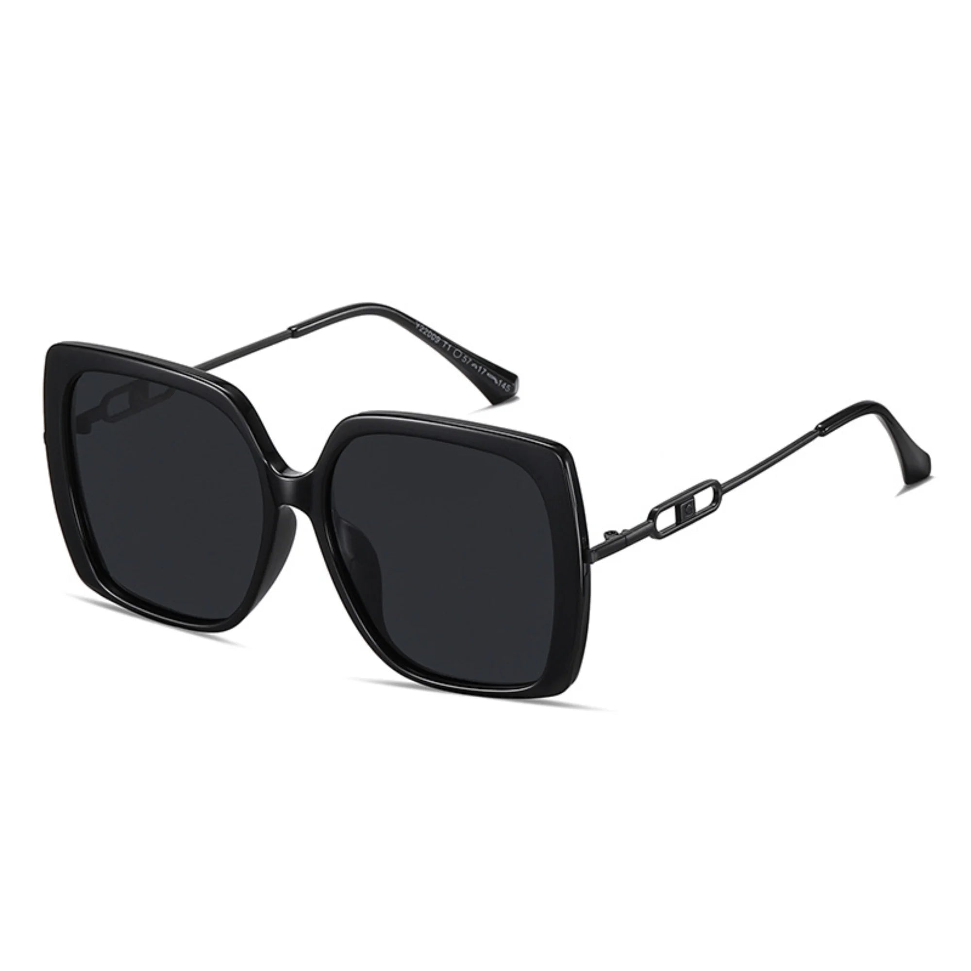 Schwarze eckige Sonnenbrille mit klarer Linie und tief getönten Gläsern.