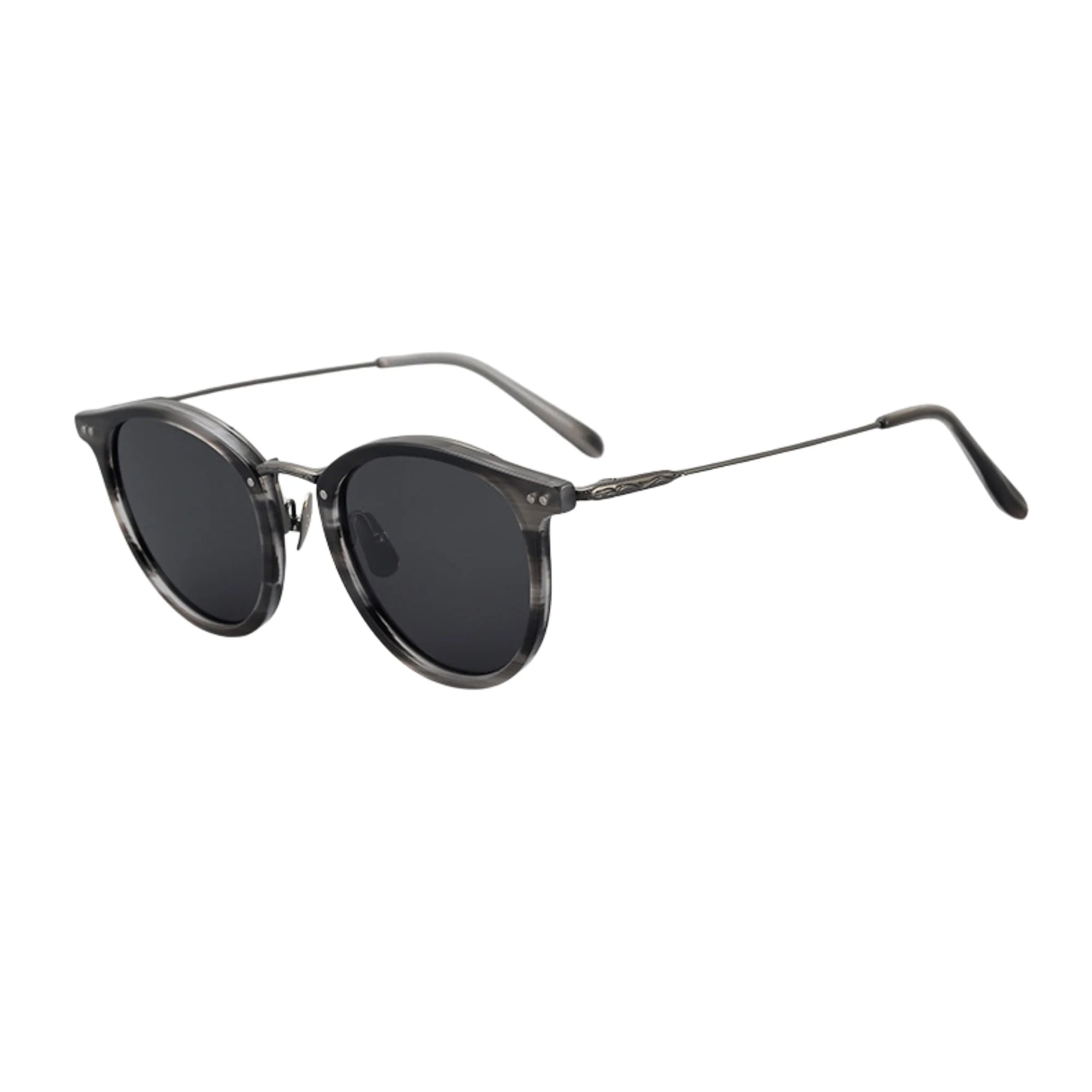 Runde Sonnenbrille mit dunklem, transparentem Rahmen und klarer Form