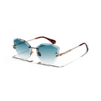 Sonnenbrille mit blau getönten Verlaufsgläsern – kantig geschliffen, ohne Rahmen, stilfrei