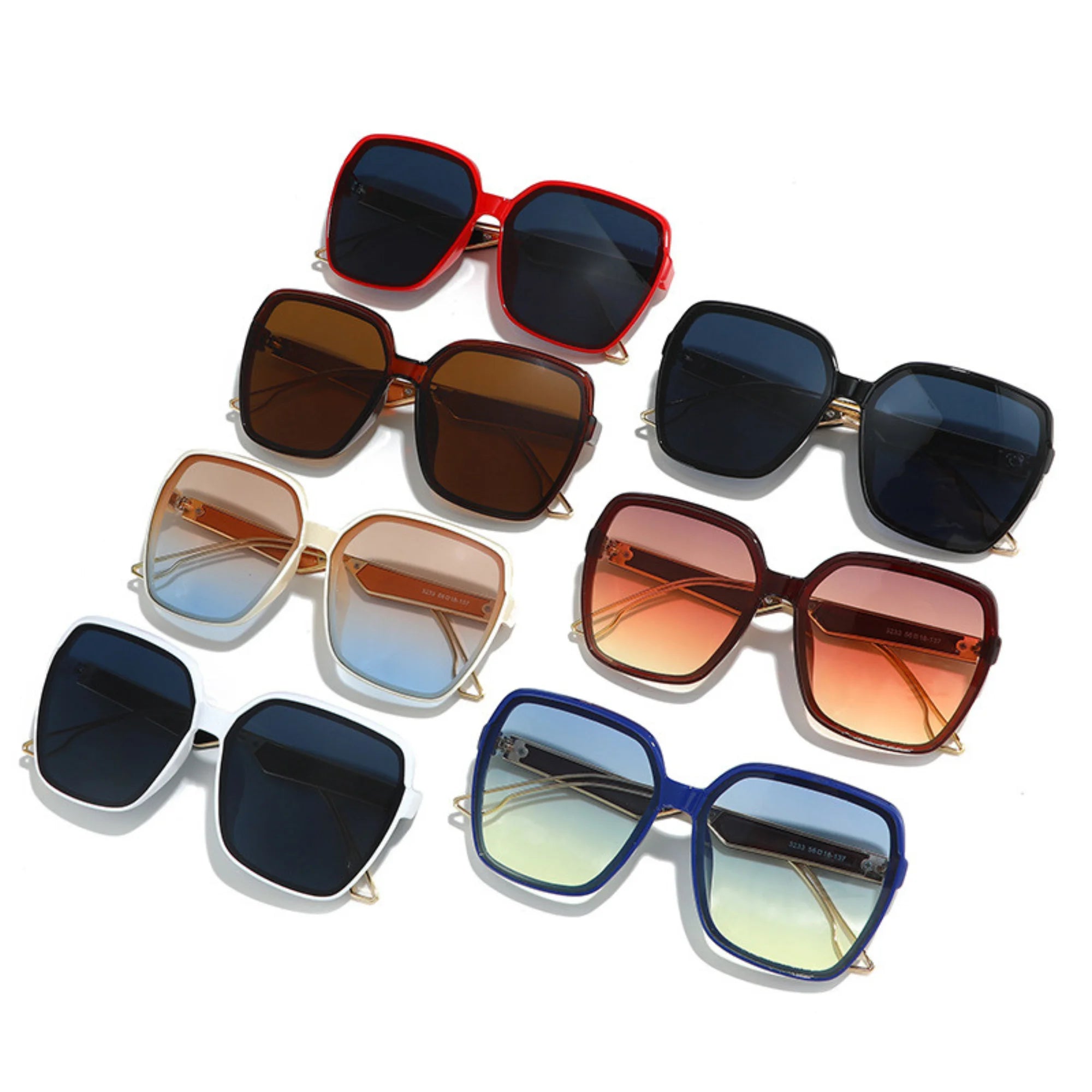Sonnenbrille in verschiedenen Farben mit kantiger Blockform und UV400-Schutz