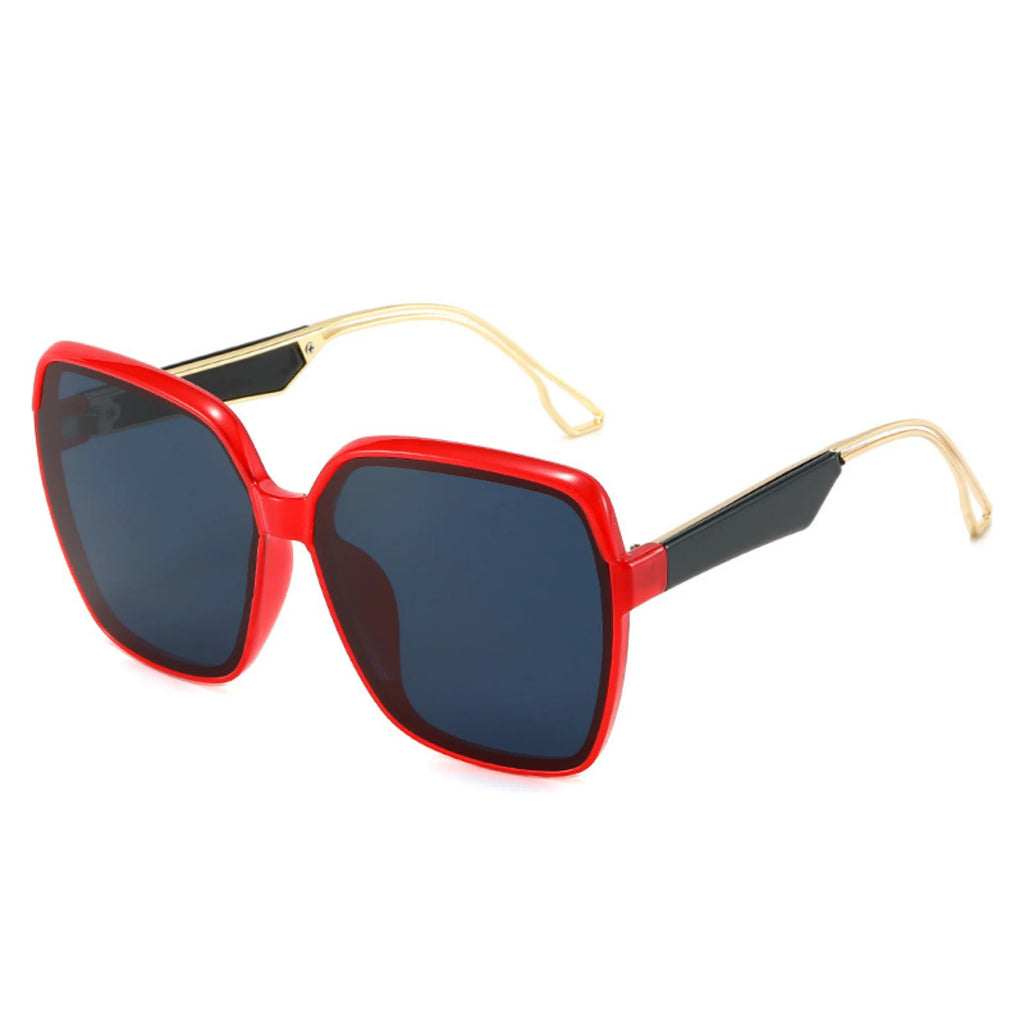 Rote Sonnenbrille mit dunklen Gläsern und goldfarbenen Bügeln