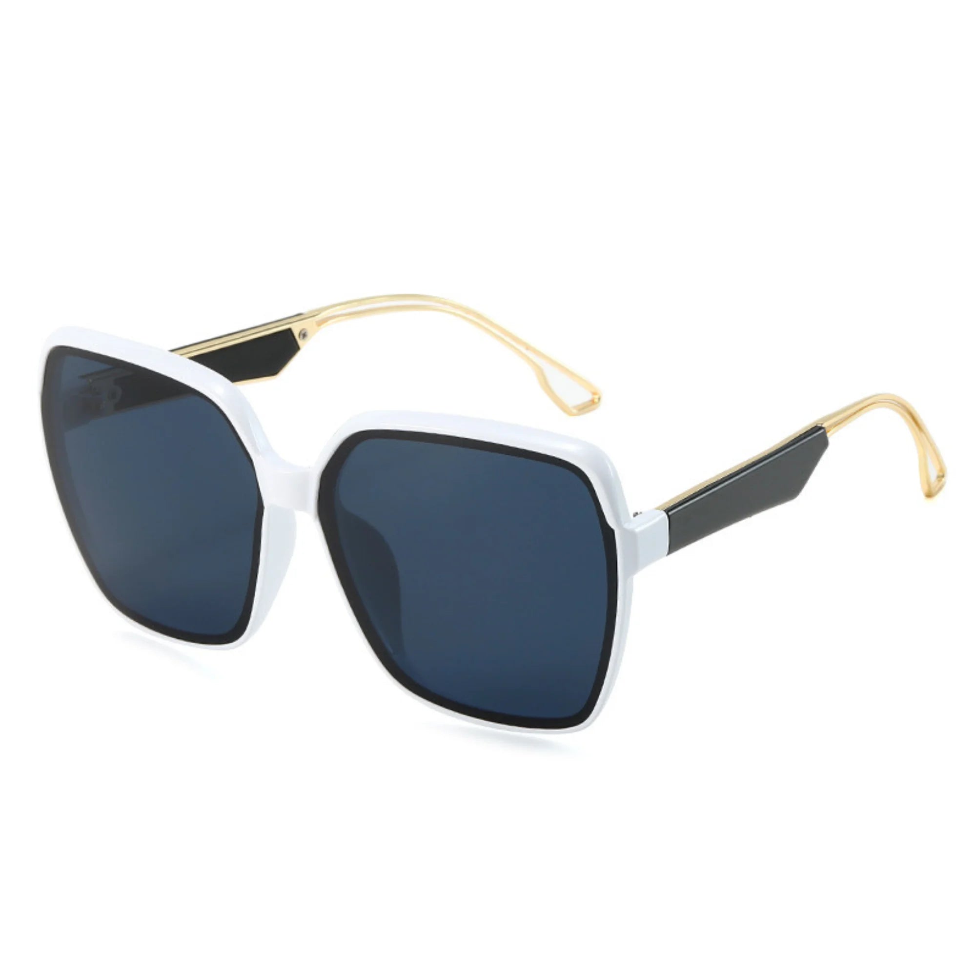 Weisse Sonnenbrille mit schwarzem Kontrast und dunkel getönten Gläsern