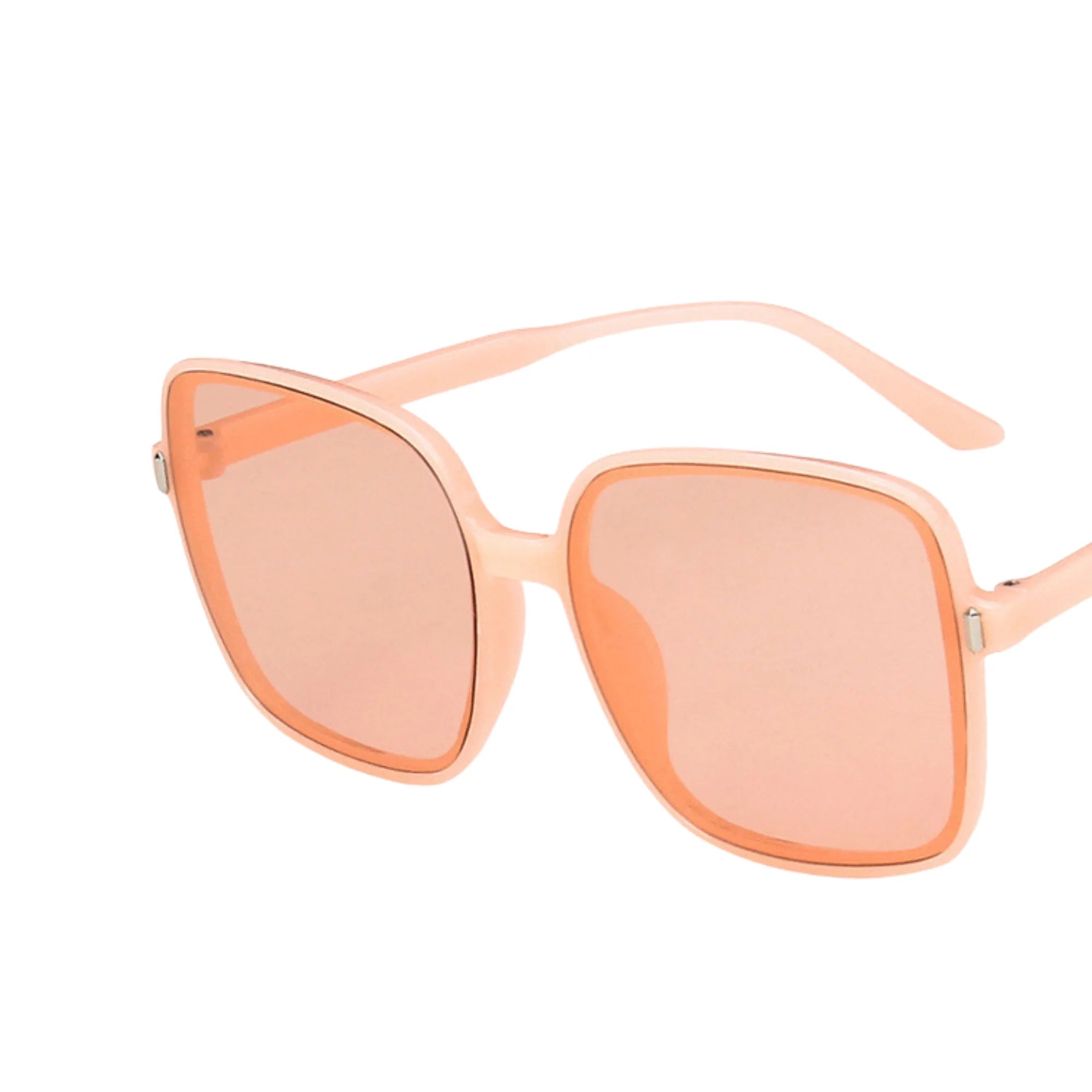 Apricotfarbene Sonnenbrille mit matter Oberfläche und ruhiger Form