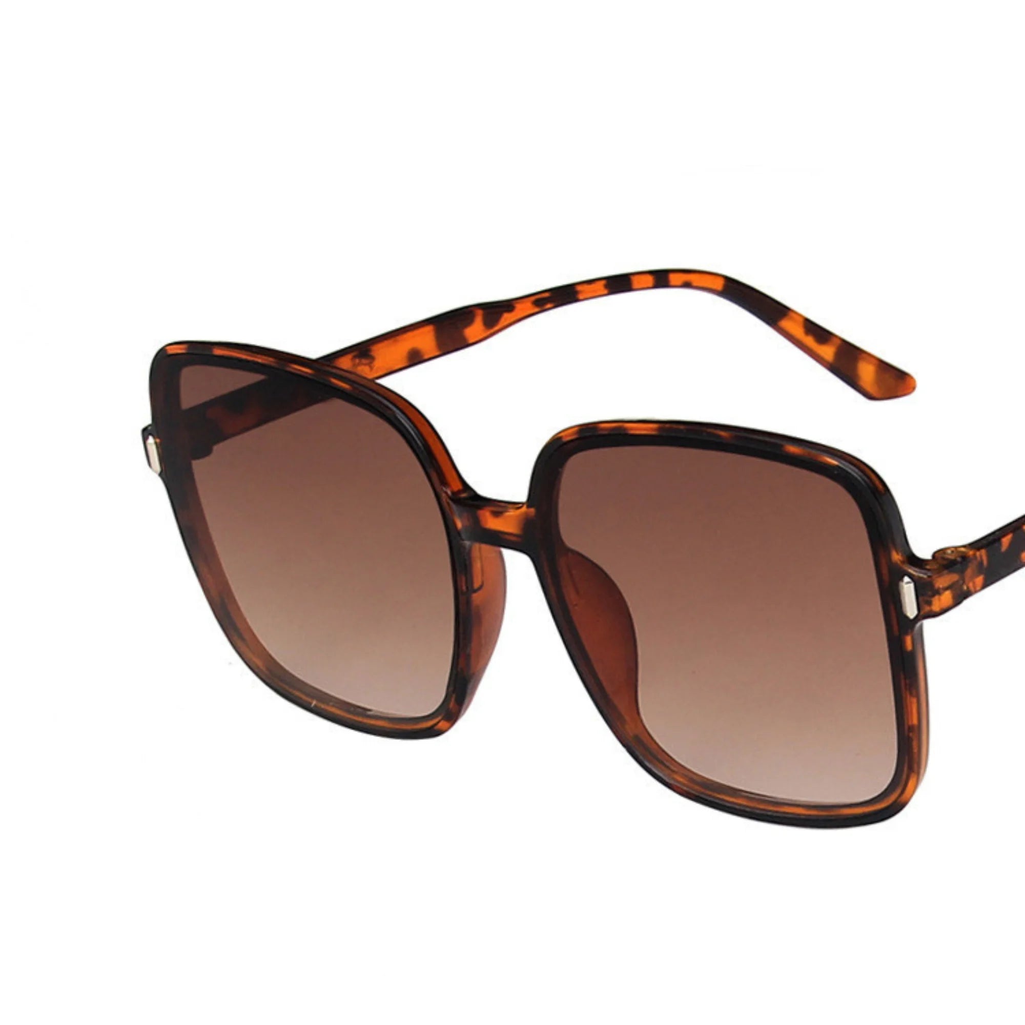 Sonnenbrille mit braunem Leo-Muster und getönten Gläsern